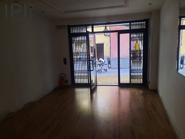 Locale Commerciale in affitto a Cairo Montenotte, Liguria