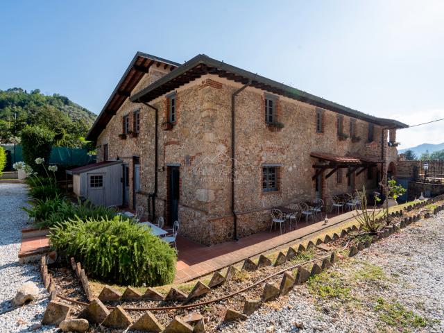 Locale Commerciale in vendita a Camaiore, Lucca