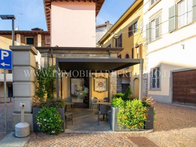Locale Commerciale in vendita a Caprino Bergamasco, Bergamo