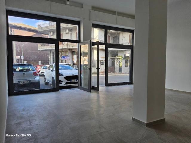 Locale Commerciale in vendita a Aci Sant'antonio, Sicilia