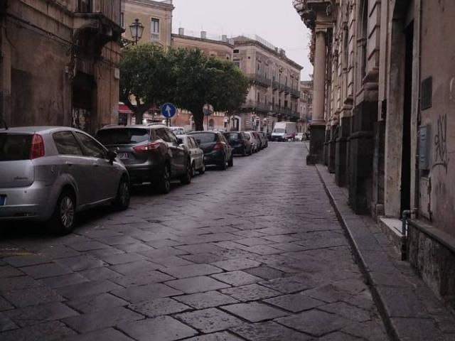 Locale Commerciale in vendita a Acireale, Sicilia