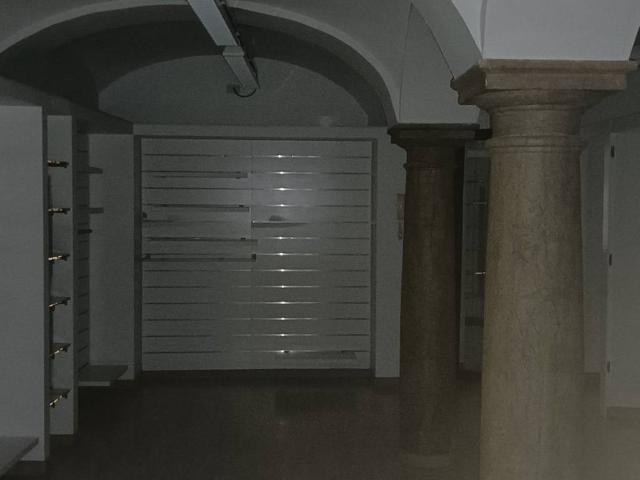 Locale Commerciale in vendita a Piemonte, Alessandria