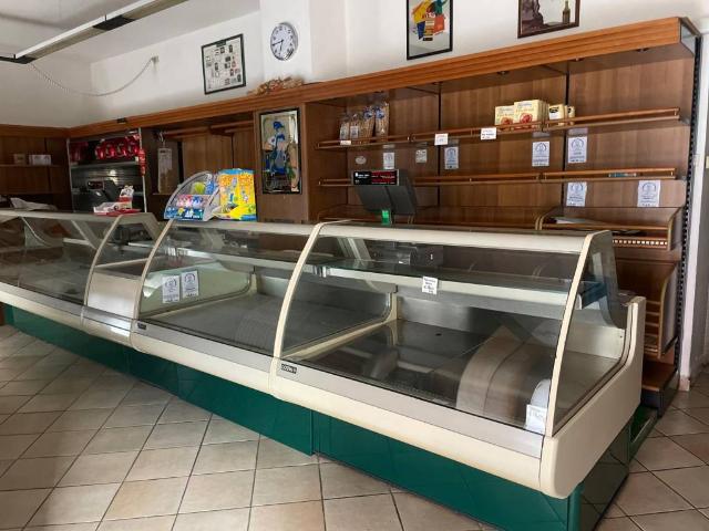 Locale Commerciale in vendita a Piemonte, Alessandria