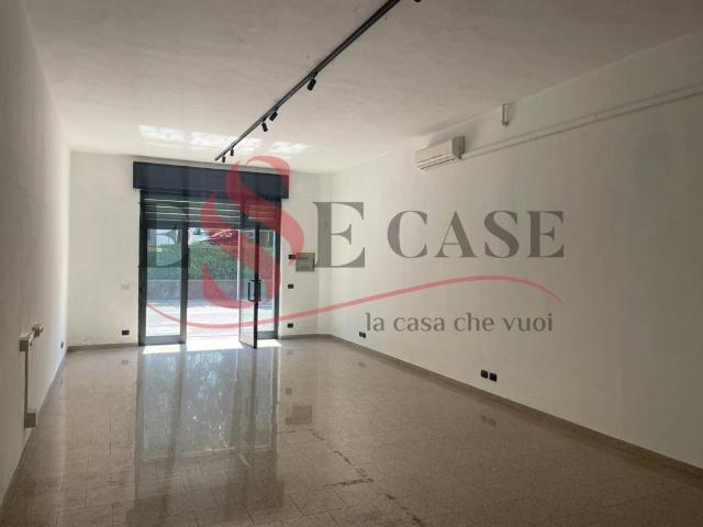 Locale Commerciale in vendita a Alzano Lombardo, Lombardia