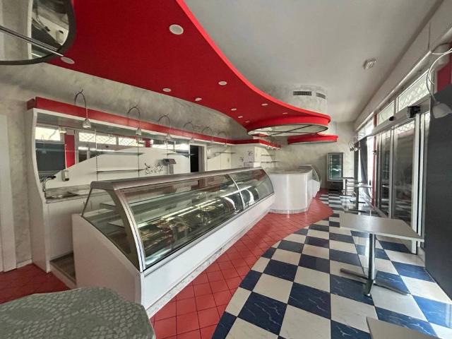 Locale Commerciale in vendita a Anguillara Veneta, Veneto