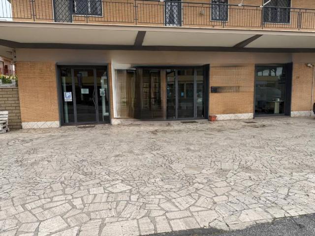 Locale Commerciale in vendita a Lido di Enea, Roma Capitale