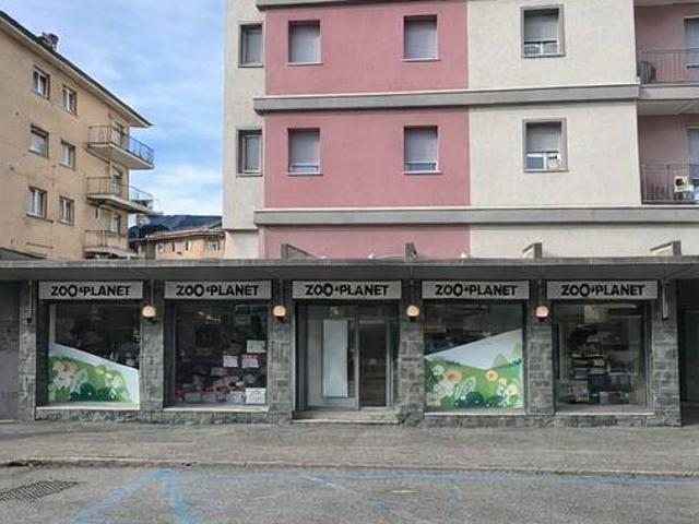 Locale Commerciale in vendita a Pallin, Aosta