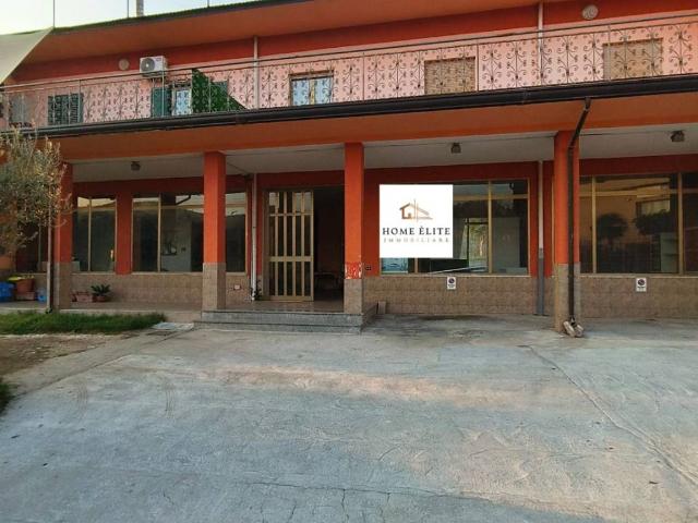Locale Commerciale in vendita a Avella, Campania