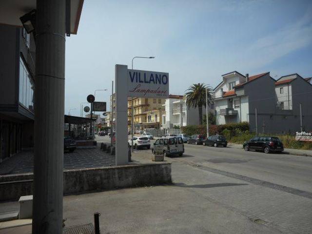 Locale Commerciale in vendita a Bagno d'Aversa, Aversa