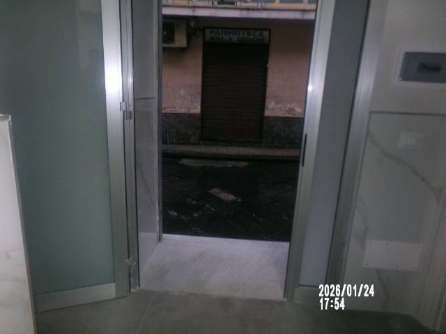 Locale Commerciale in affitto a Borgo San Lorenzo, Aversa