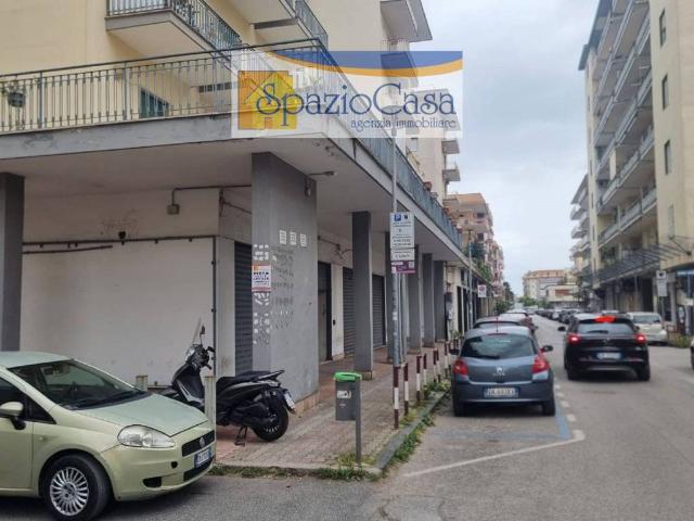 Locale Commerciale in vendita a Bagno d'Aversa, Aversa