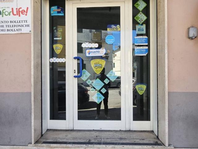 Locale Commerciale in vendita a Avezzano, Abruzzo