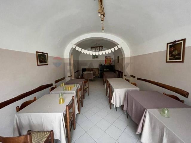 Locale Commerciale in vendita a Fornaci di Barga, Barga