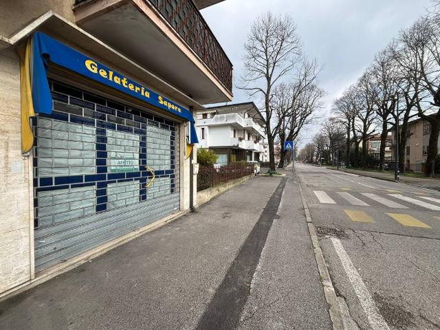 Locale Commerciale in vendita a Battaglia Terme, Veneto