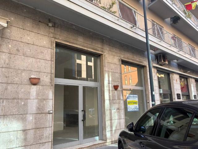 Locale Commerciale in vendita a Benevento, Campania