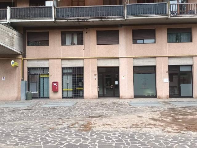Locale Commerciale in vendita a Monterosso, Bergamo
