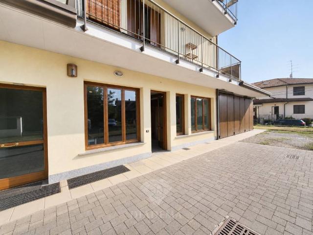 Locale Commerciale in vendita a Besnate, Lombardia