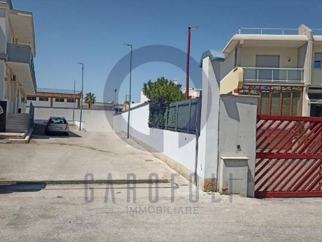 Locale Commerciale in vendita a Puglia, Barletta-andria-trani
