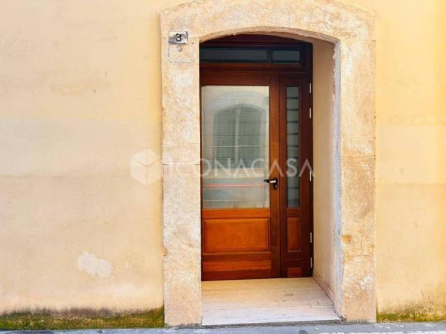 Locale Commerciale in vendita a Puglia, Bari