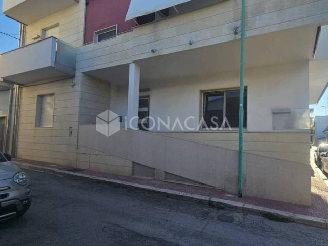 Locale Commerciale in vendita a Puglia, Bari