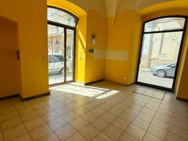 Locale Commerciale in vendita a Puglia, Bari