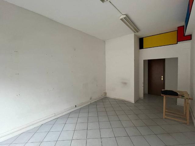 Locale Commerciale in vendita a Santo Stefano, Bologna