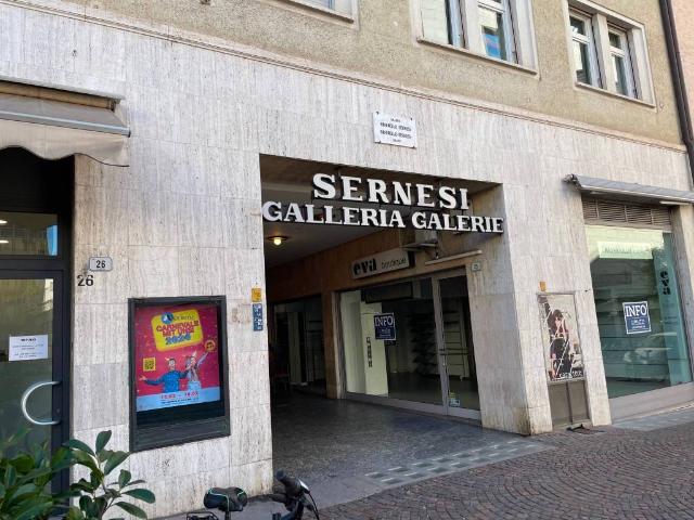 Locale Commerciale in vendita a Centro-Piani-Rencio - Zentrum-Bozner Boden-Rentsch, Bolzano - Bozen