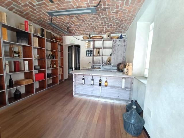 Locale Commerciale in vendita a Piemonte, Cuneo