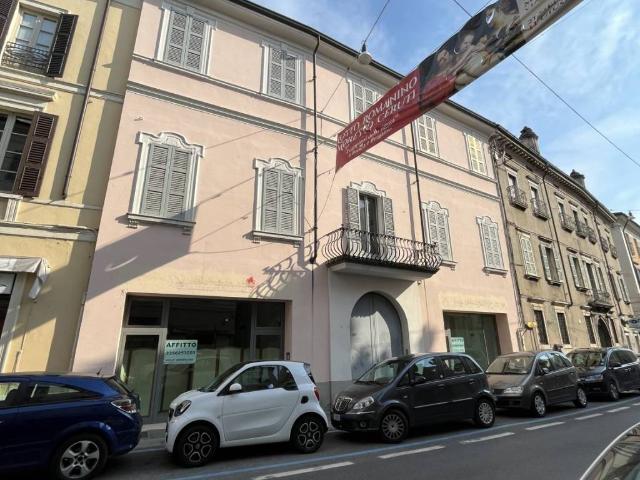 Locale Commerciale in vendita a Zona Centro, Brescia