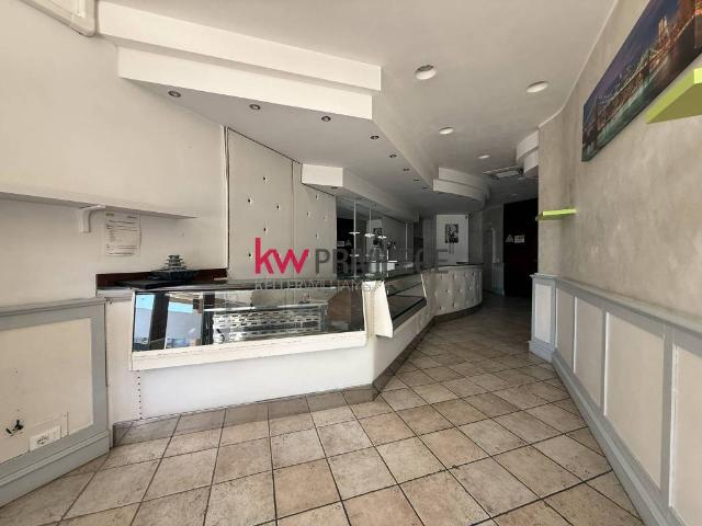Locale Commerciale in vendita a Sant'Angelo, Puglia