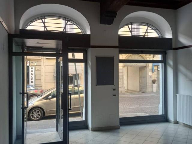 Locale Commerciale in vendita a Broni, Lombardia