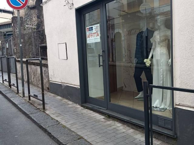 Locale Commerciale in vendita a Bronte, Sicilia