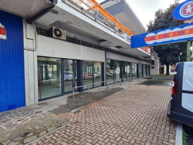 Locale Commerciale in vendita a Buccinasco, Lombardia