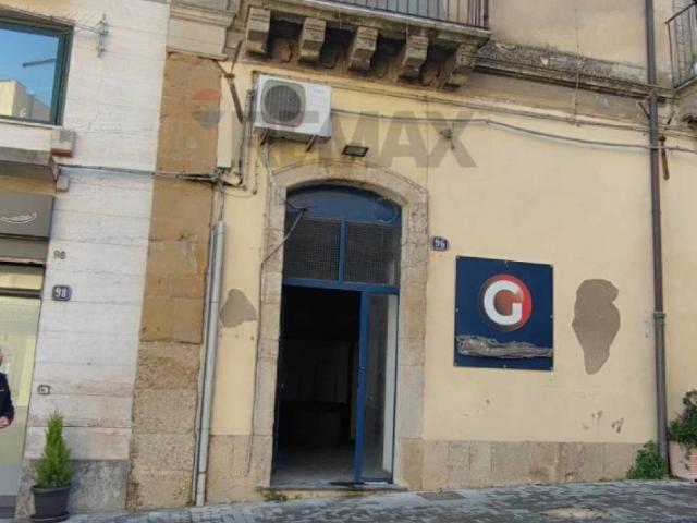 Locale Commerciale in vendita a Canalotto, Caltagirone