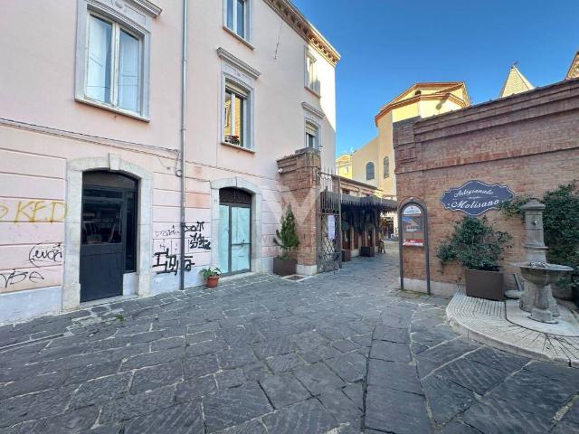 Locale Commerciale in vendita a Campobasso, Molise