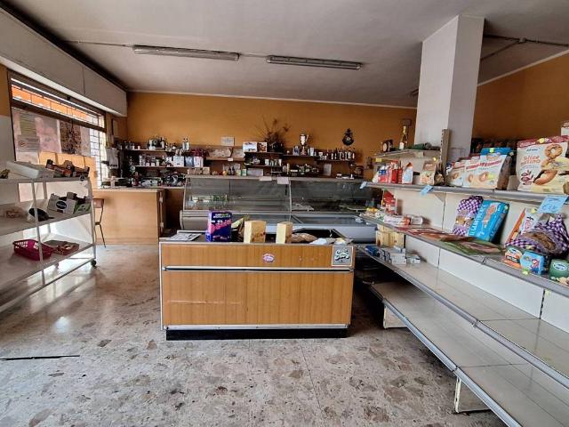 Locale Commerciale in vendita a Cappelle Sul Tavo, Abruzzo