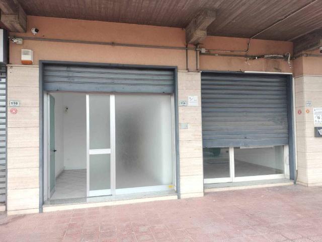 Locale Commerciale in vendita a Carlentini, Sicilia
