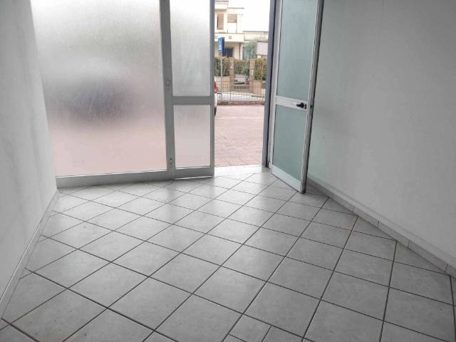 Locale Commerciale in vendita a Carlentini, Sicilia