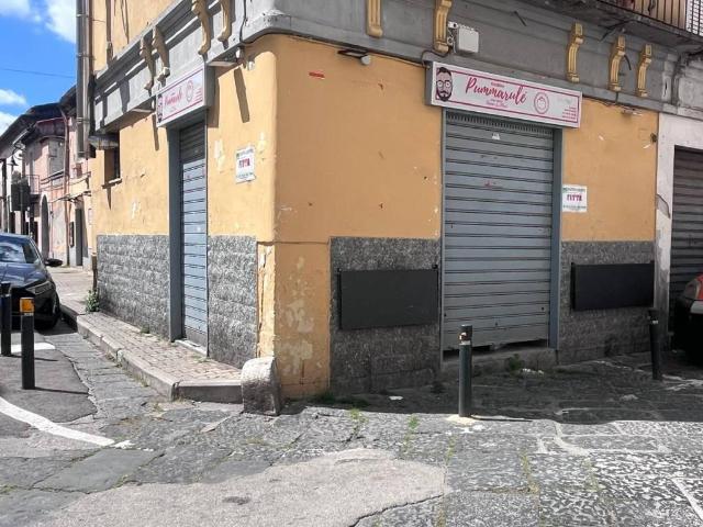 Locale Commerciale in vendita a Casagiove, Campania