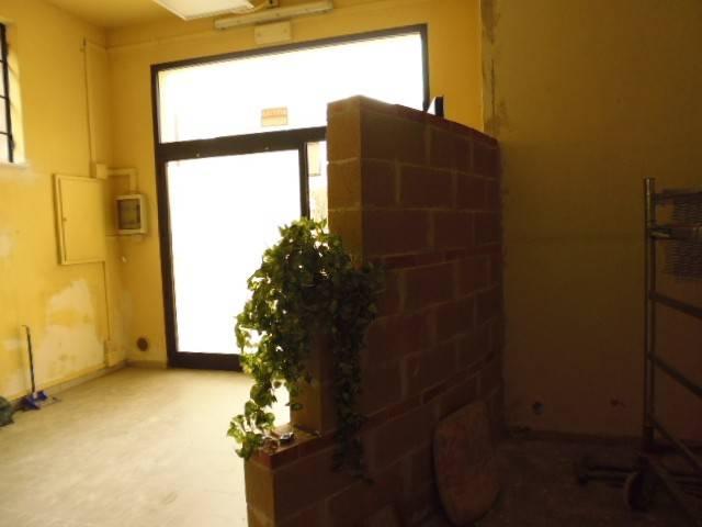 Locale Commerciale in vendita a Marciana, Cascina