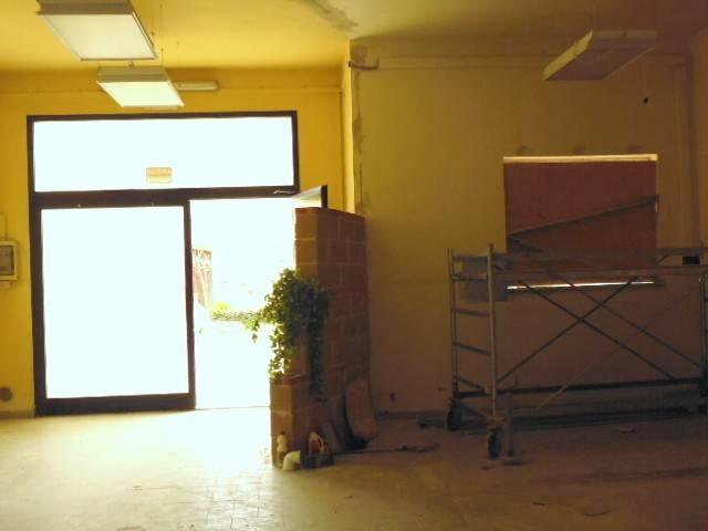 Locale Commerciale in vendita a Marciana, Cascina
