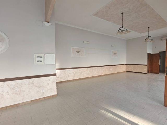 Locale Commerciale in vendita a Pozzovetere, Caserta