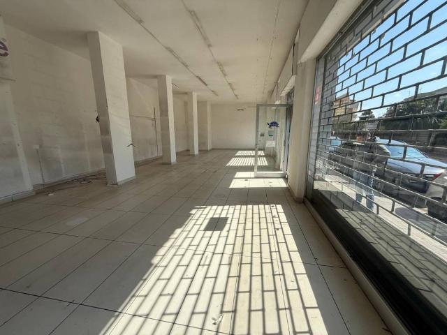 Locale Commerciale in vendita a Acquaviva, Caserta