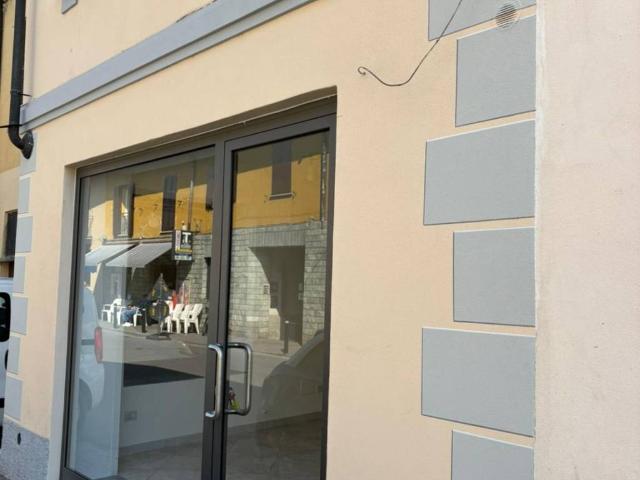 Locale Commerciale in vendita a Casorate Primo, Lombardia