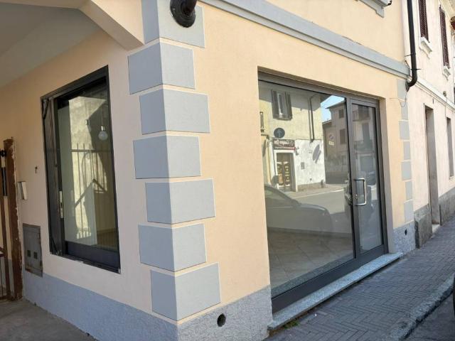 Locale Commerciale in vendita a Casorate Primo, Lombardia