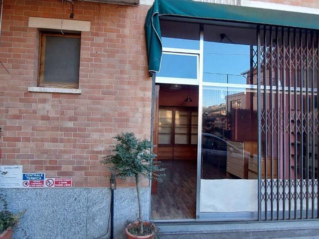 Locale Commerciale in vendita a Castagnole delle Lanze, Piemonte