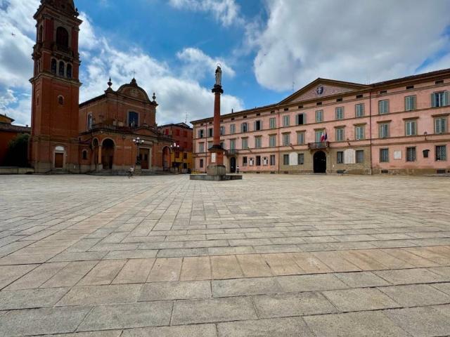 Locale Commerciale in vendita a Nuovo Circondario Imolese, Castel San Pietro Terme