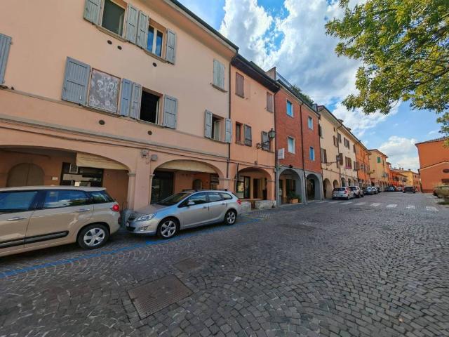 Locale Commerciale in vendita a Castel San Pietro Terme, Bologna