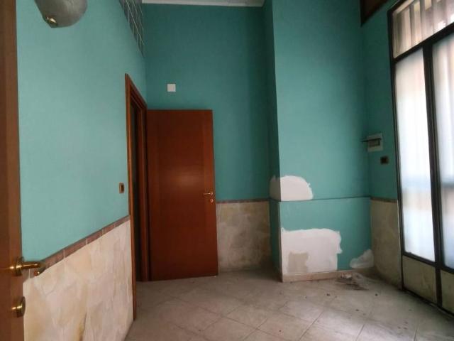 Locale Commerciale in vendita a San Giovanni Galermo-Trappeto-Cibali, Catania