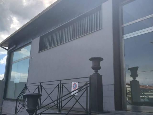 Locale Commerciale in vendita a Picanello-Ognina-Barriera-Canalicchio, Catania